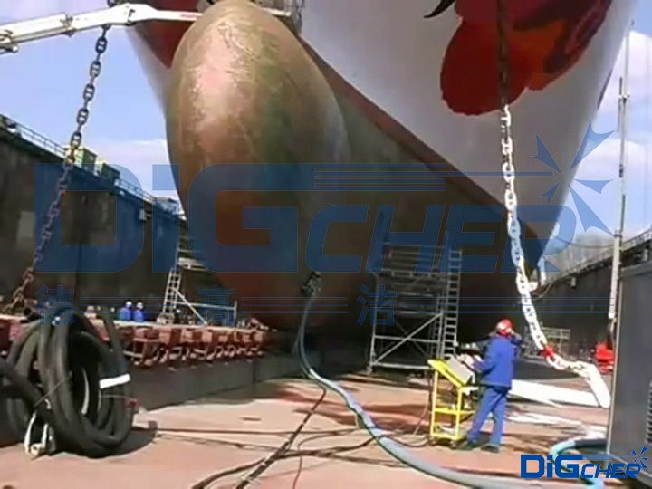 船體除漆除銹遙控爬壁機(jī)器人