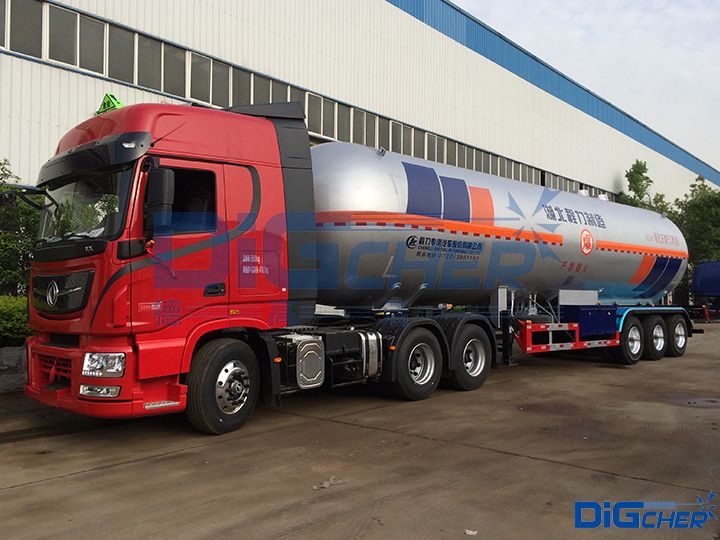 危險(xiǎn)品罐車(chē)